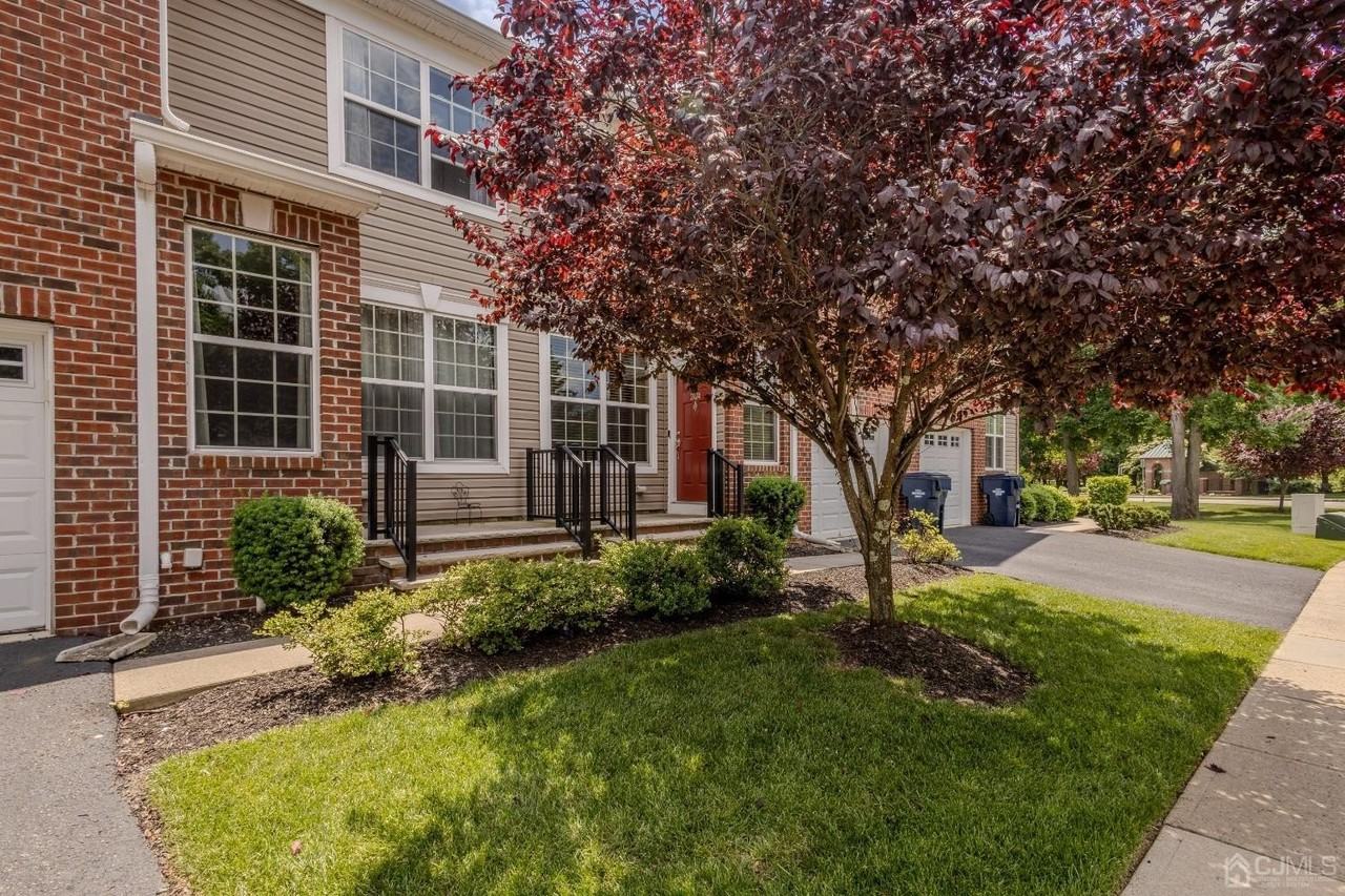 2474 Canterbury Ln - Photo 4 of 48