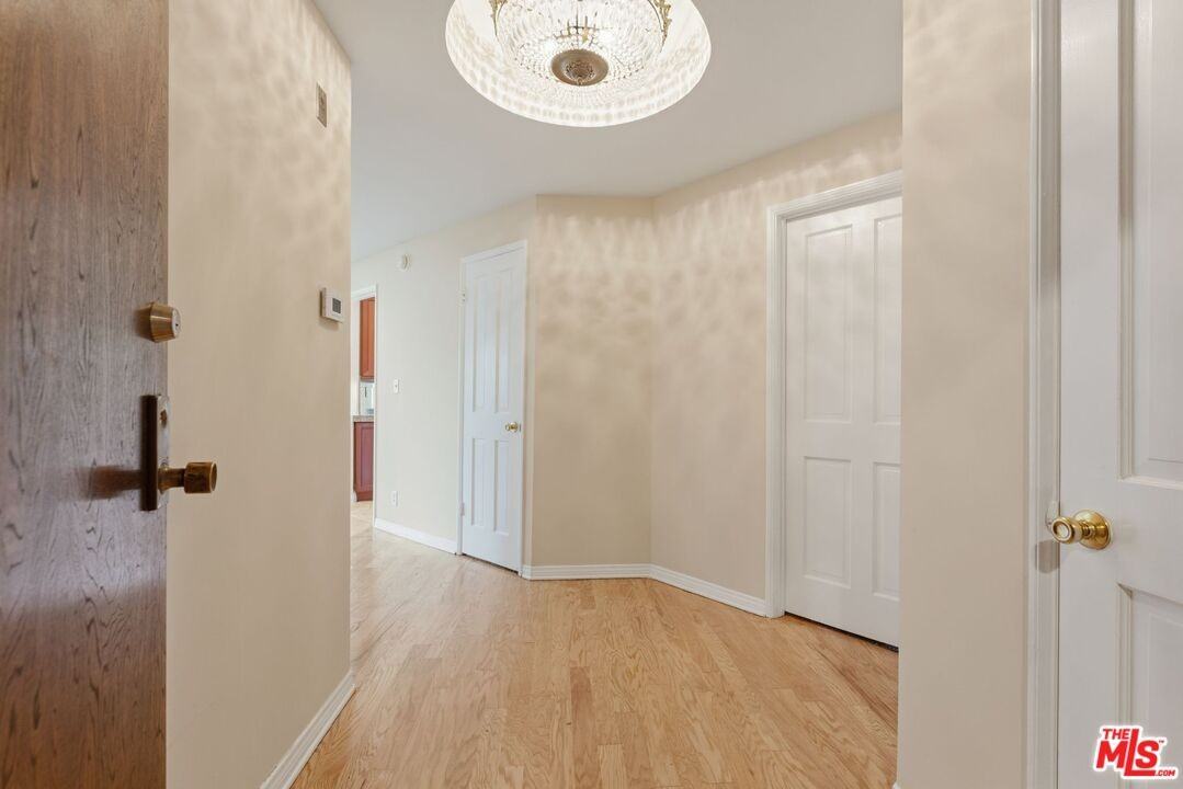1315 Roxbury Dr #201 - Photo 2 of 5