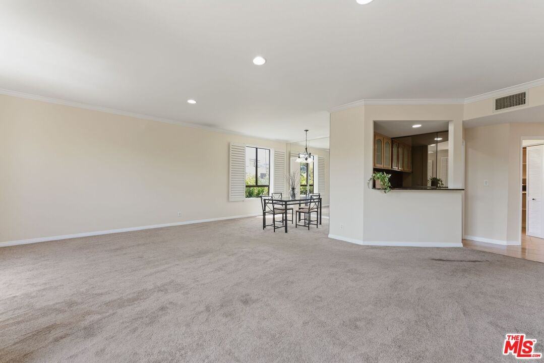 1315 Roxbury Dr #201 - Photo 4 of 5