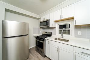 featured image of 139 N Pine Ave #1