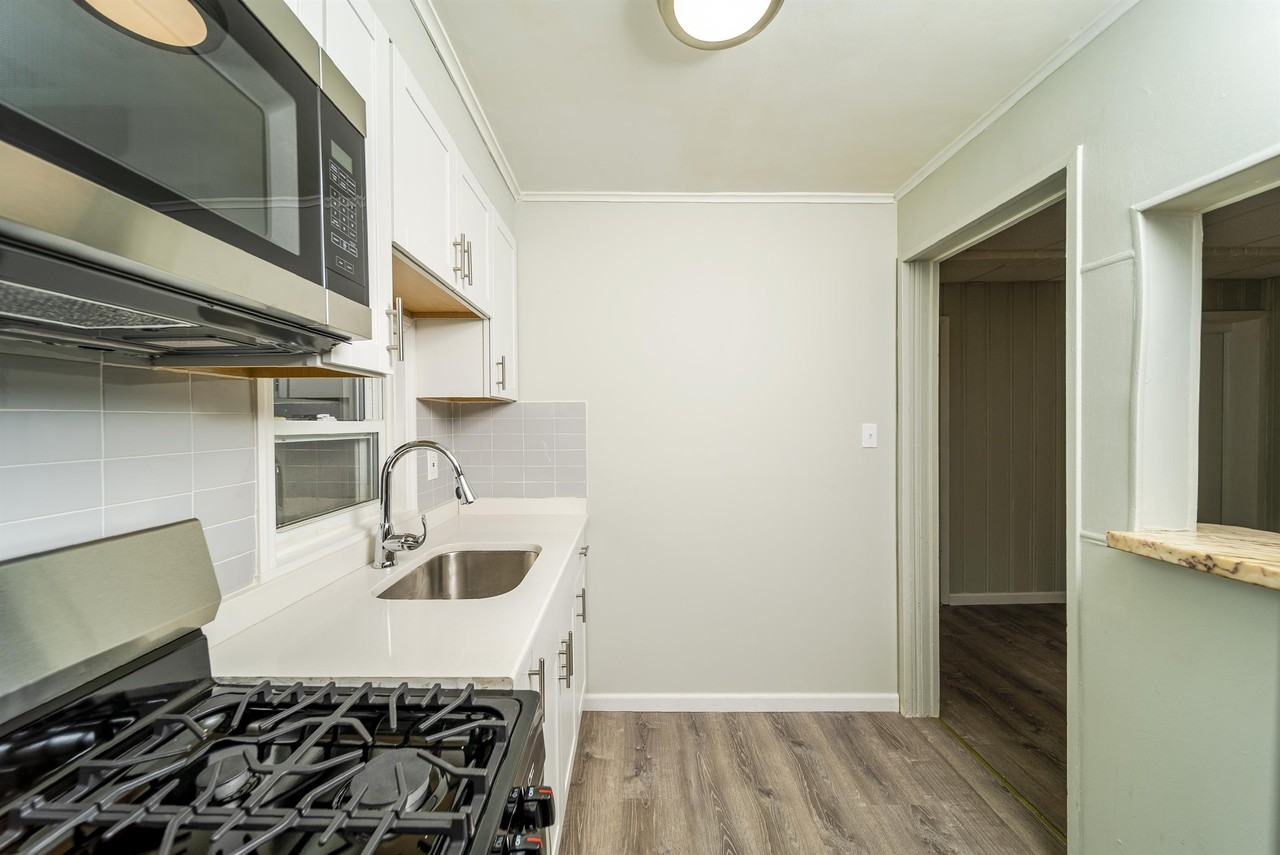 139 N Pine Ave #1 - Photo 3 of 35