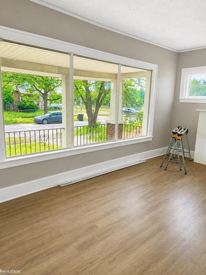 15525 La Salle Blvd - Photo 2 of 10