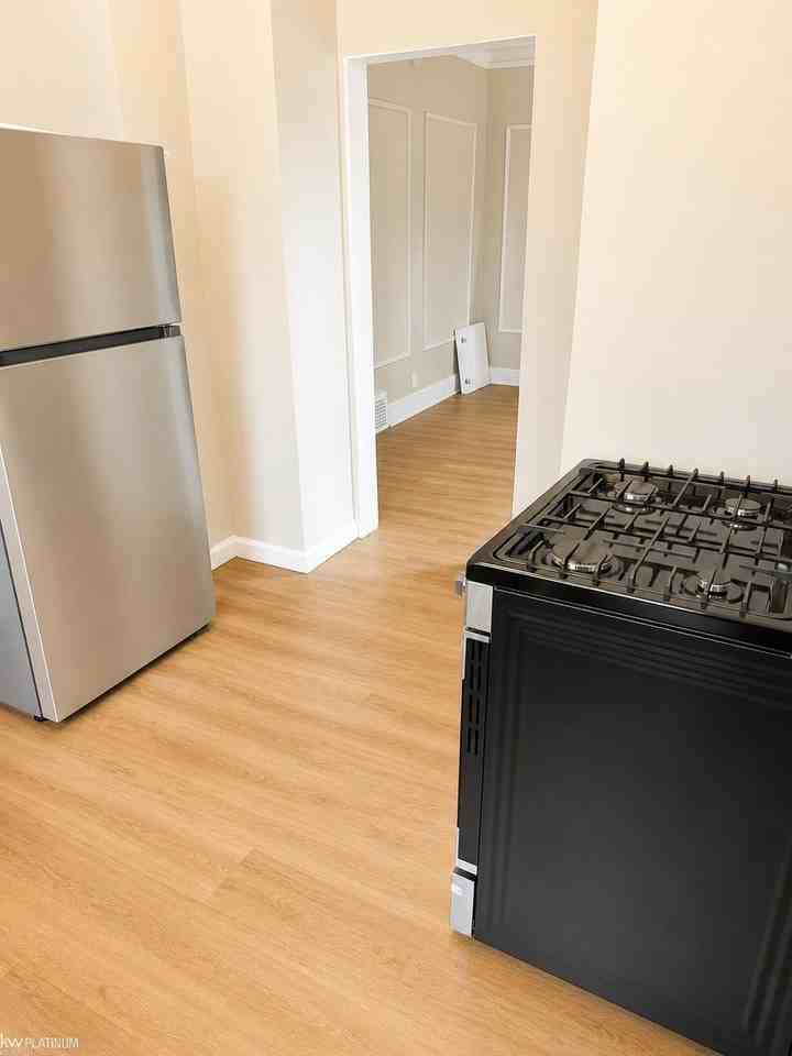 15525 La Salle Blvd - Photo 5 of 10