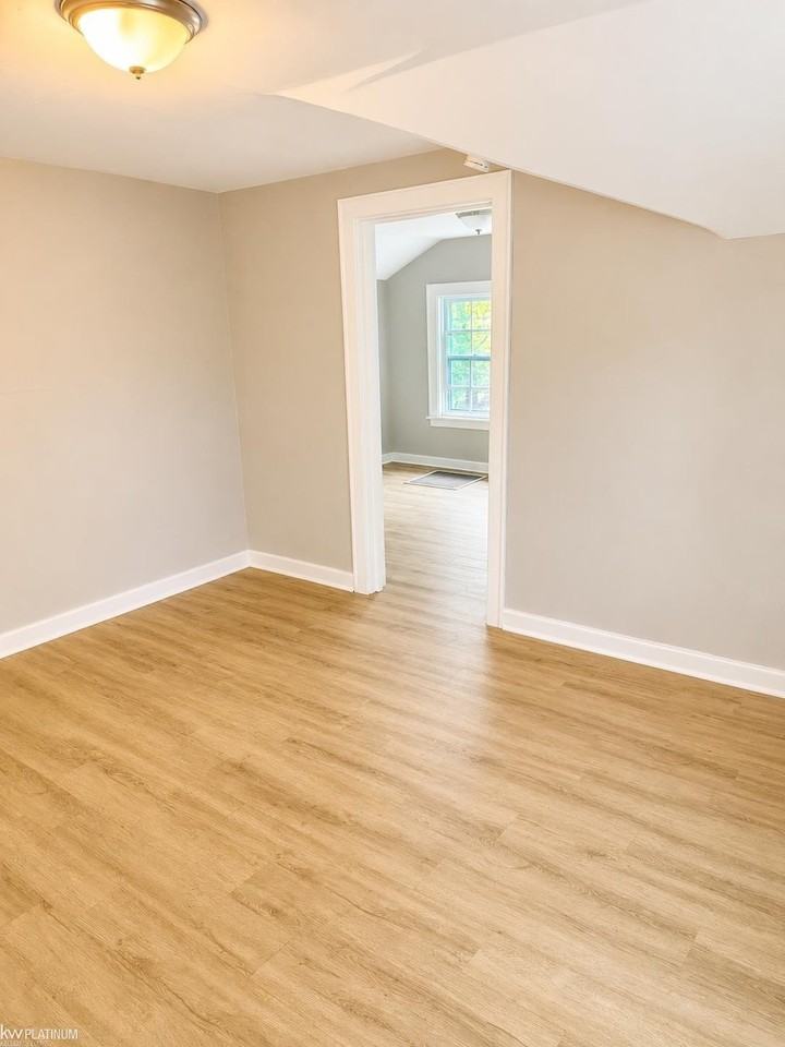 15525 La Salle Blvd - Photo 6 of 10