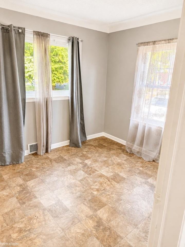 15596 Eastwood St - Photo 2 of 8