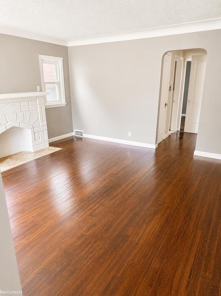 15596 Eastwood St - Photo 3 of 8