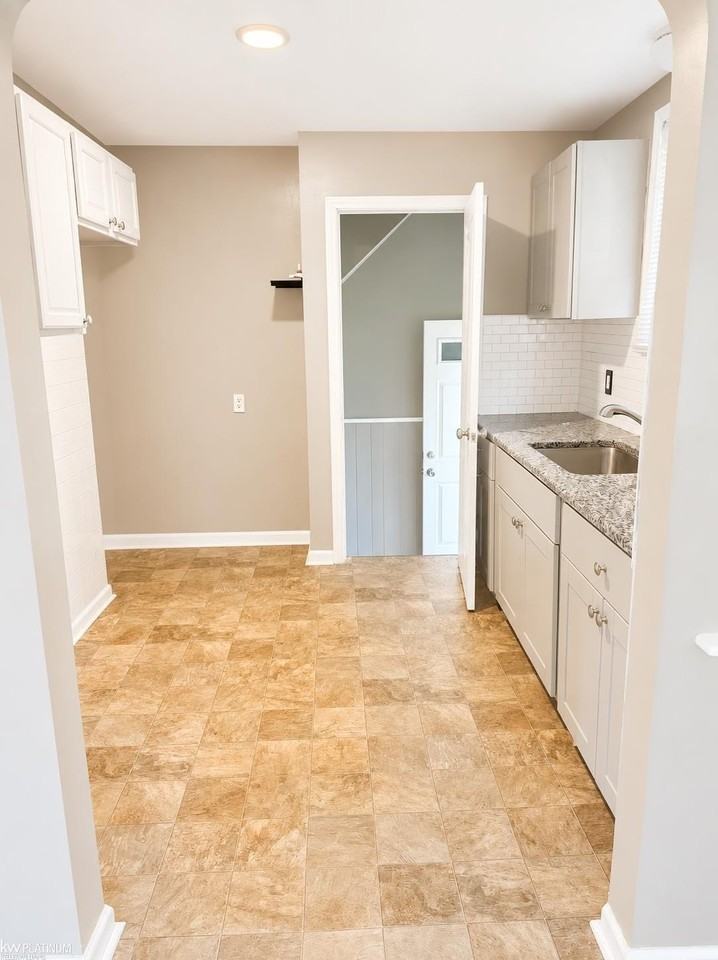 15596 Eastwood St - Photo 4 of 8