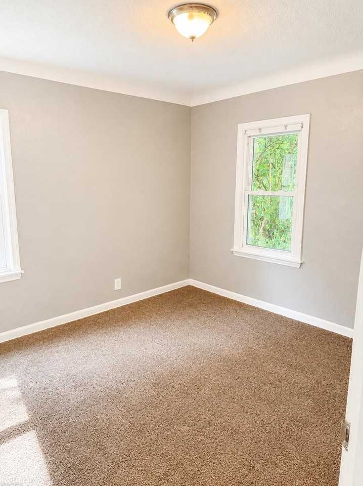 15596 Eastwood St - Photo 5 of 8