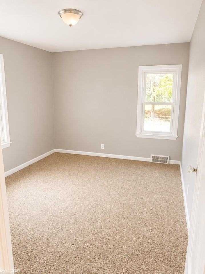 15596 Eastwood St - Photo 6 of 8