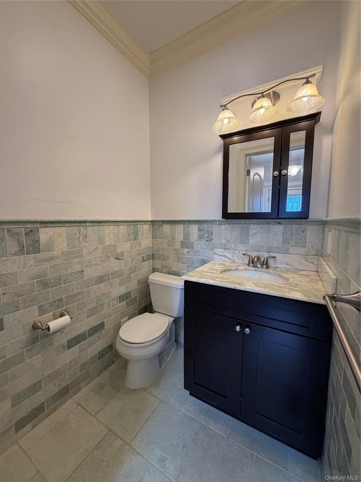 78 Fremont St - Photo 5 of 25