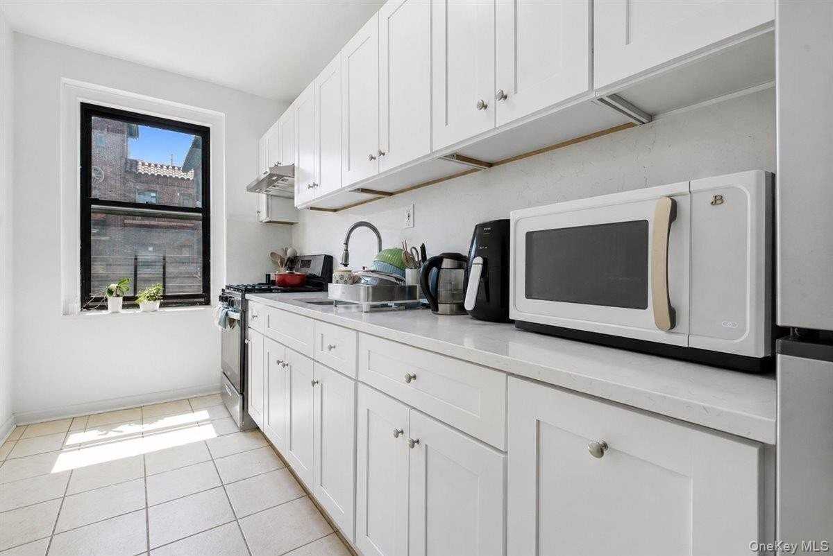 6264 Saunders St #3P - Photo 5 of 23
