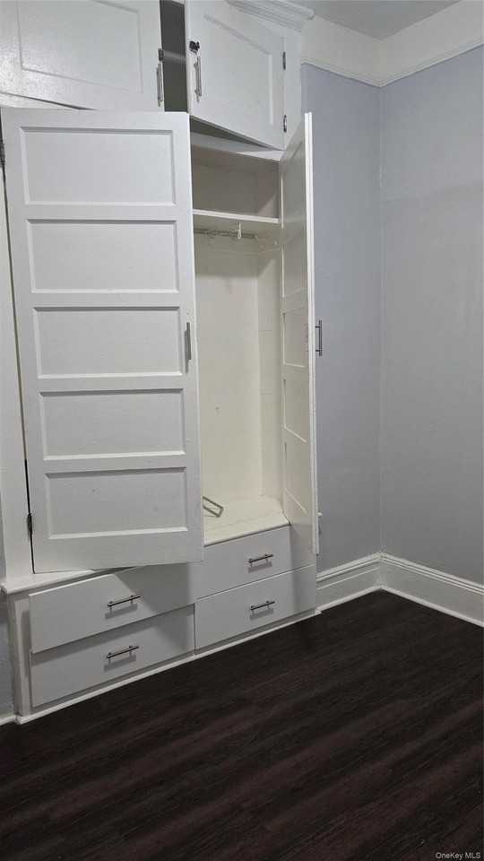 8841 161st St - Photo 3 of 7