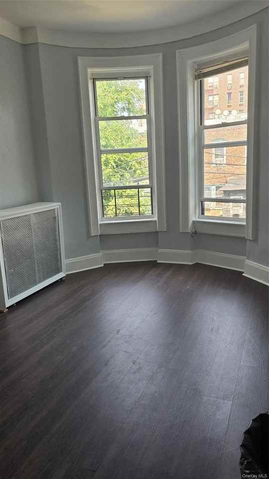 8841 161st St - Photo 6 of 7