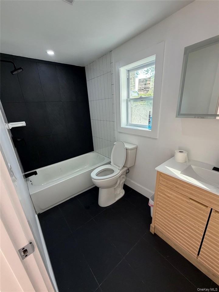 227 N Railroad Ave - Photo 5 of 15