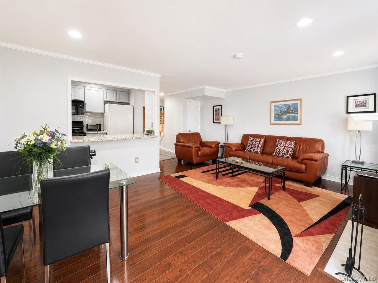 802 Sara Cir - Photo 2 of 16