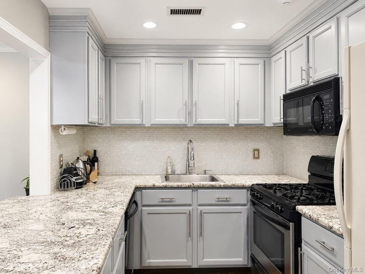 802 Sara Cir - Photo 5 of 16