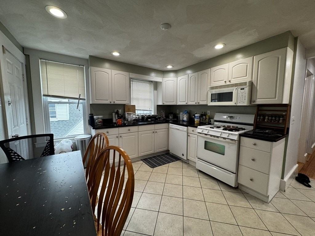 93 Easton St #3 - Photo 3 of 10