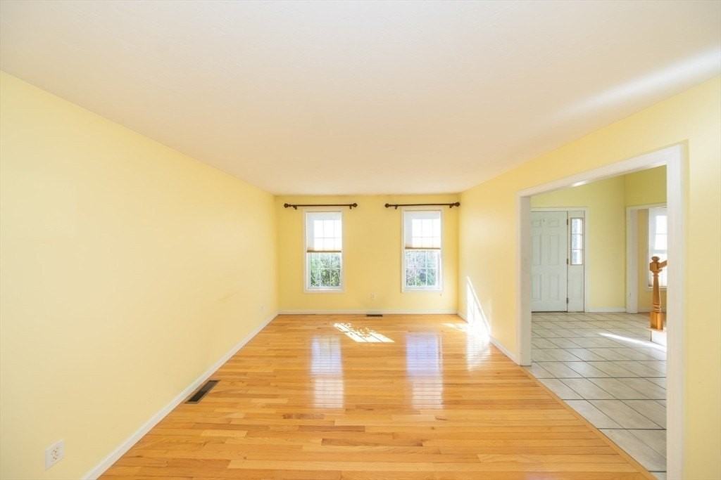 469 Walnut St - Photo 6 of 28