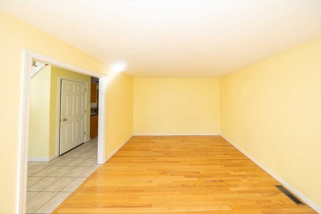 469 Walnut St - Photo 7 of 28
