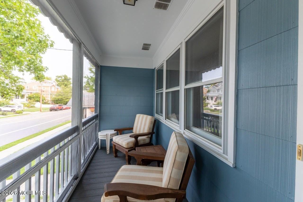 145 Osborne Ave - Photo 4 of 28