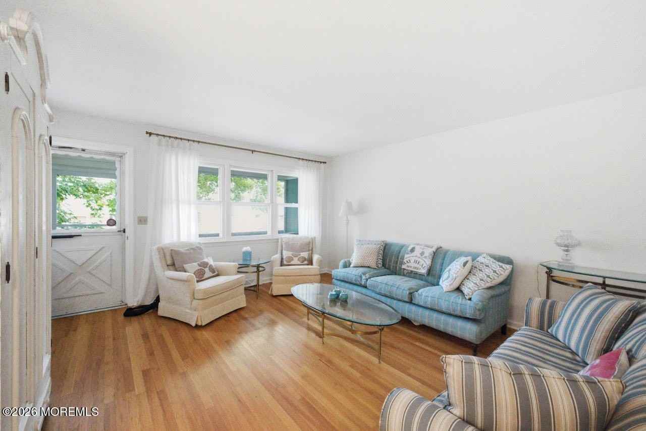 145 Osborne Ave - Photo 6 of 28