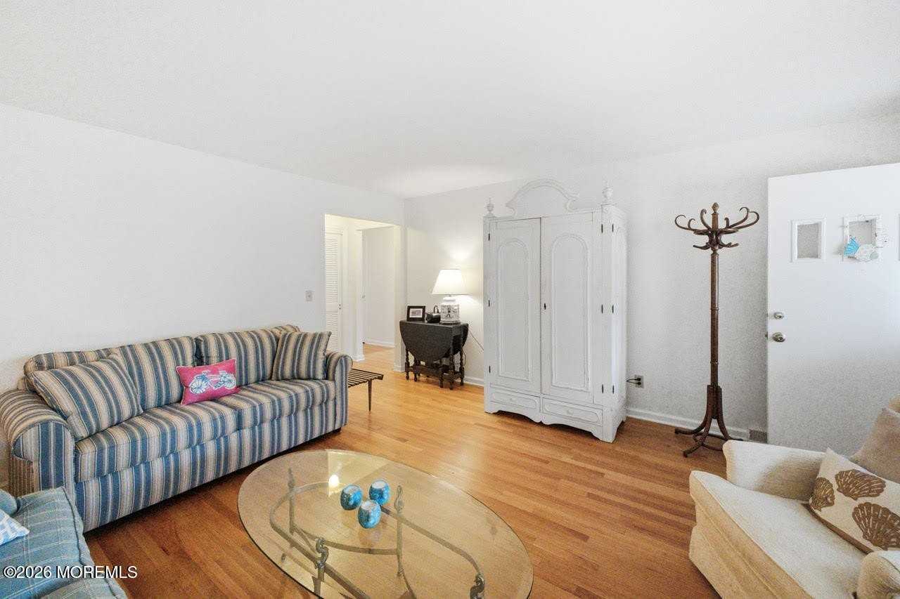 145 Osborne Ave - Photo 7 of 28