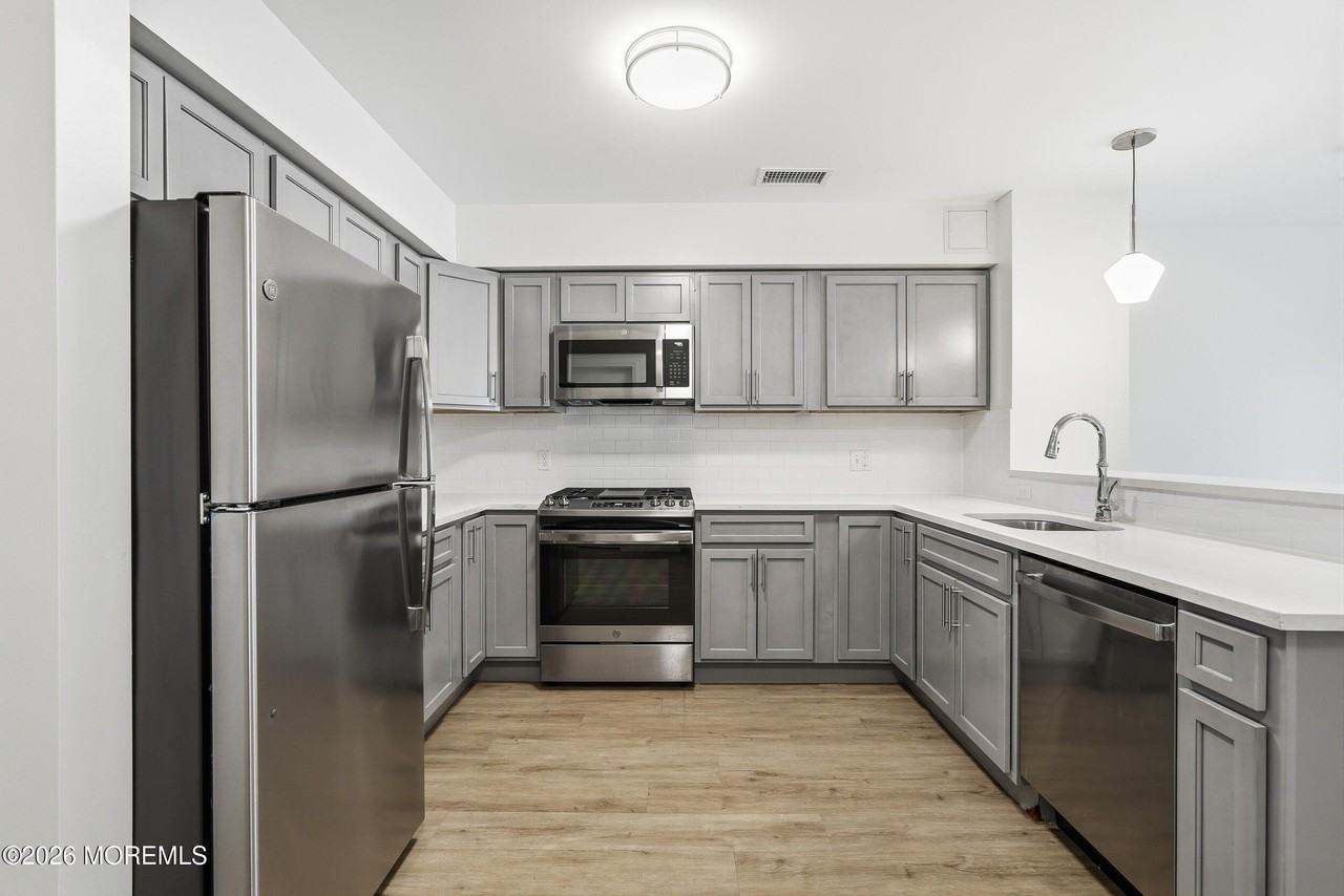 165 Pavilion Ave #211 - Photo 3 of 23