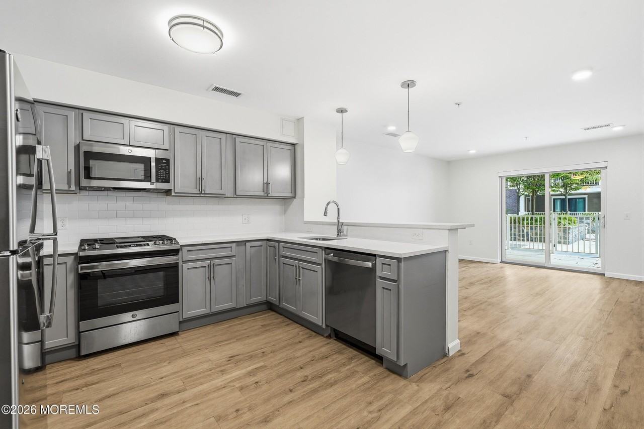 165 Pavilion Ave #211 - Photo 4 of 23