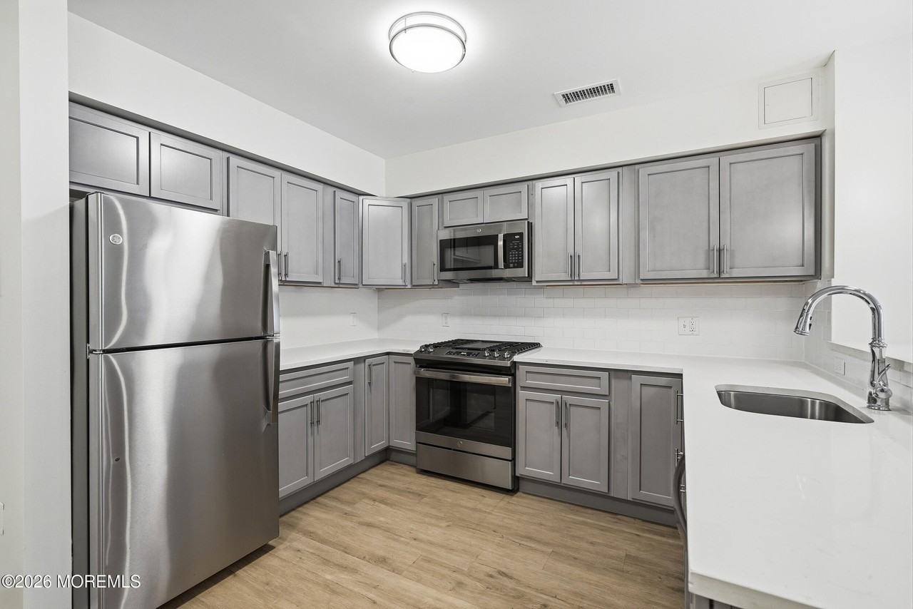 165 Pavilion Ave #211 - Photo 5 of 23