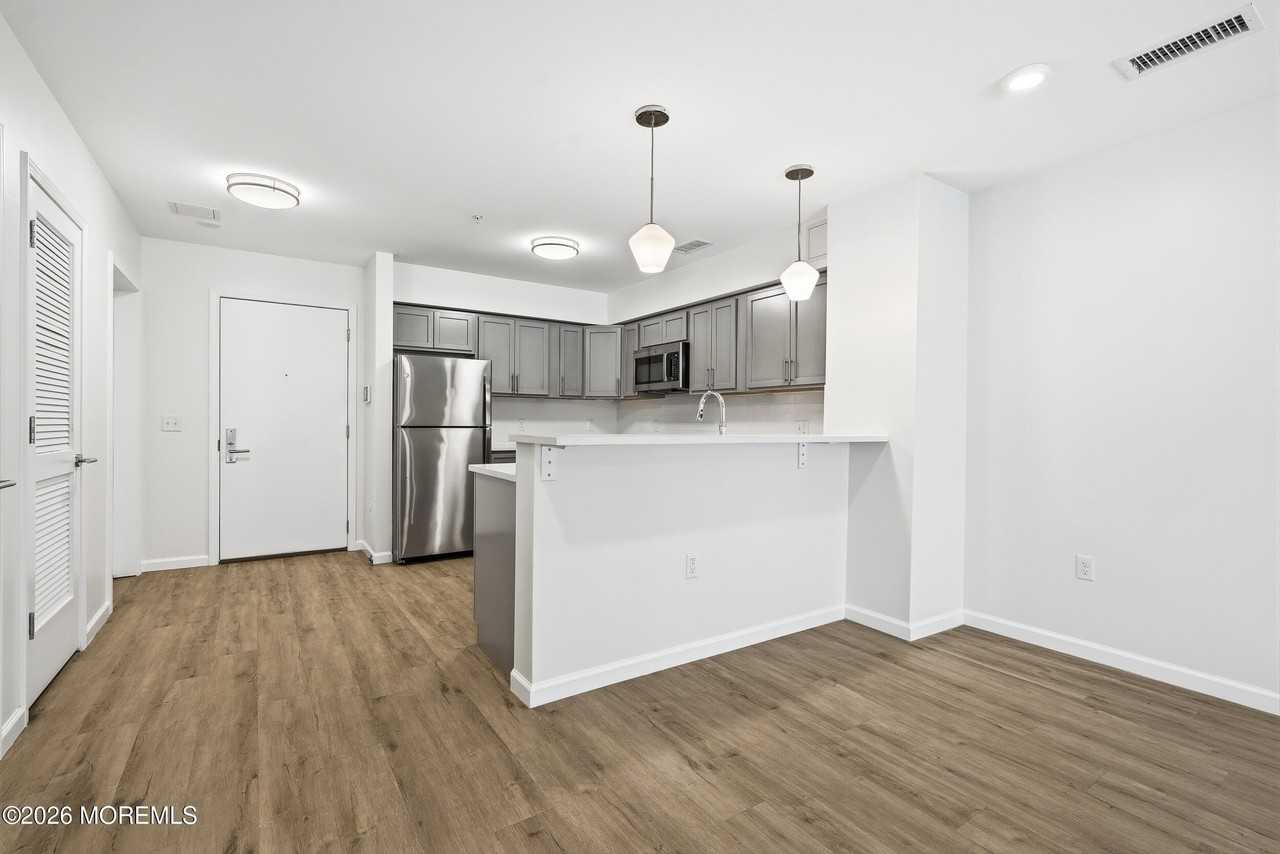 165 Pavilion Ave #211 - Photo 7 of 23