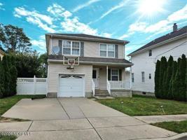 featured image of 50 E Sedgwick St