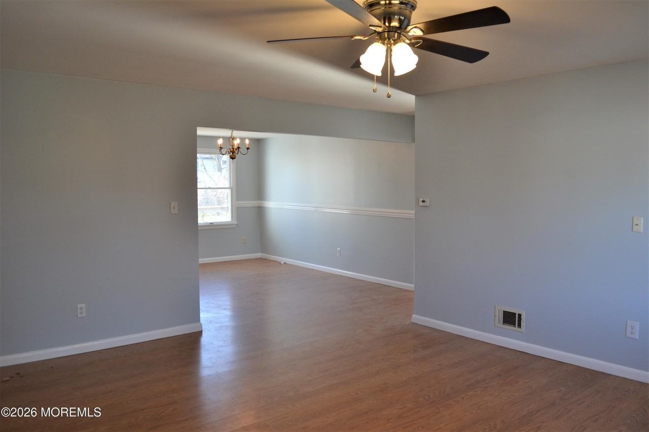 456 Hulse Ave - Photo 6 of 26