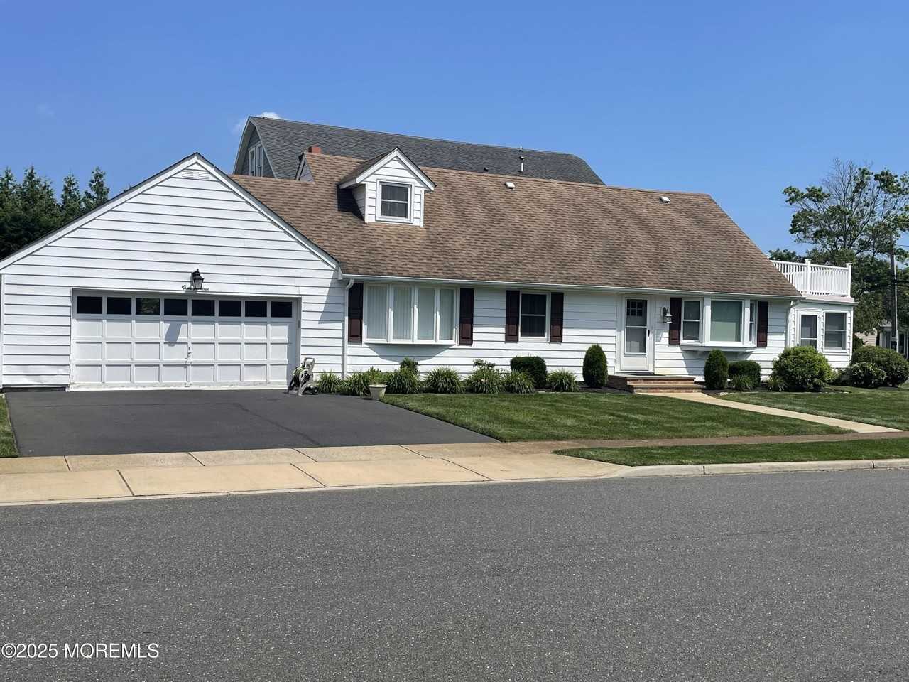 300 4th Ave - Photo 2 of 40