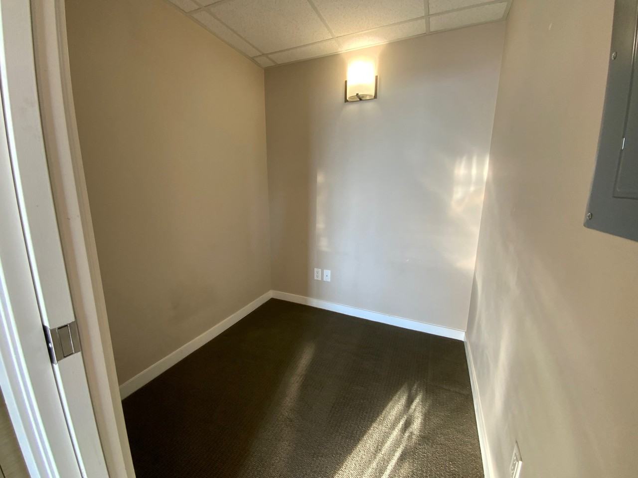 833 Seymour Street - Photo 5 of 7