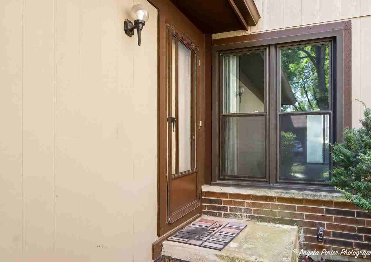 246 Shadowbend Dr - Photo 2 of 25