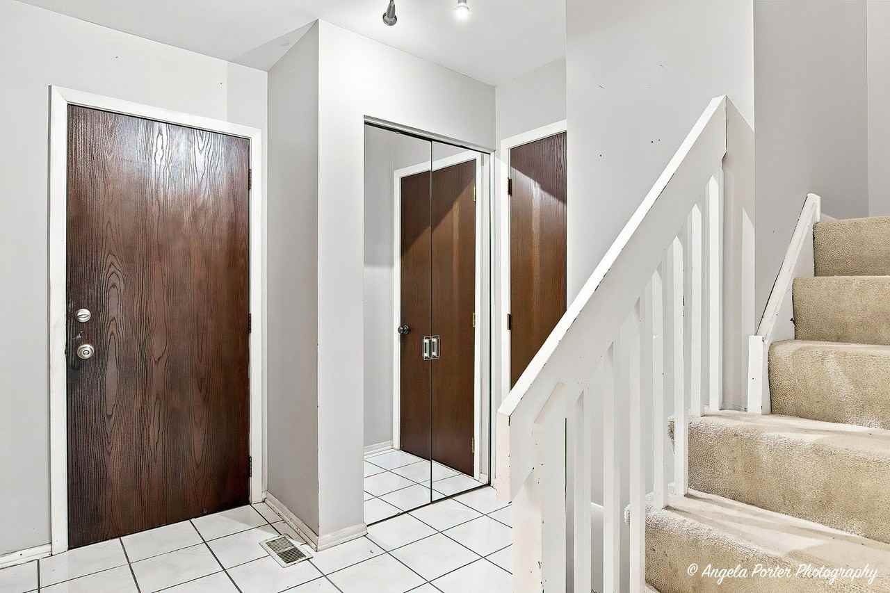 246 Shadowbend Dr - Photo 3 of 25