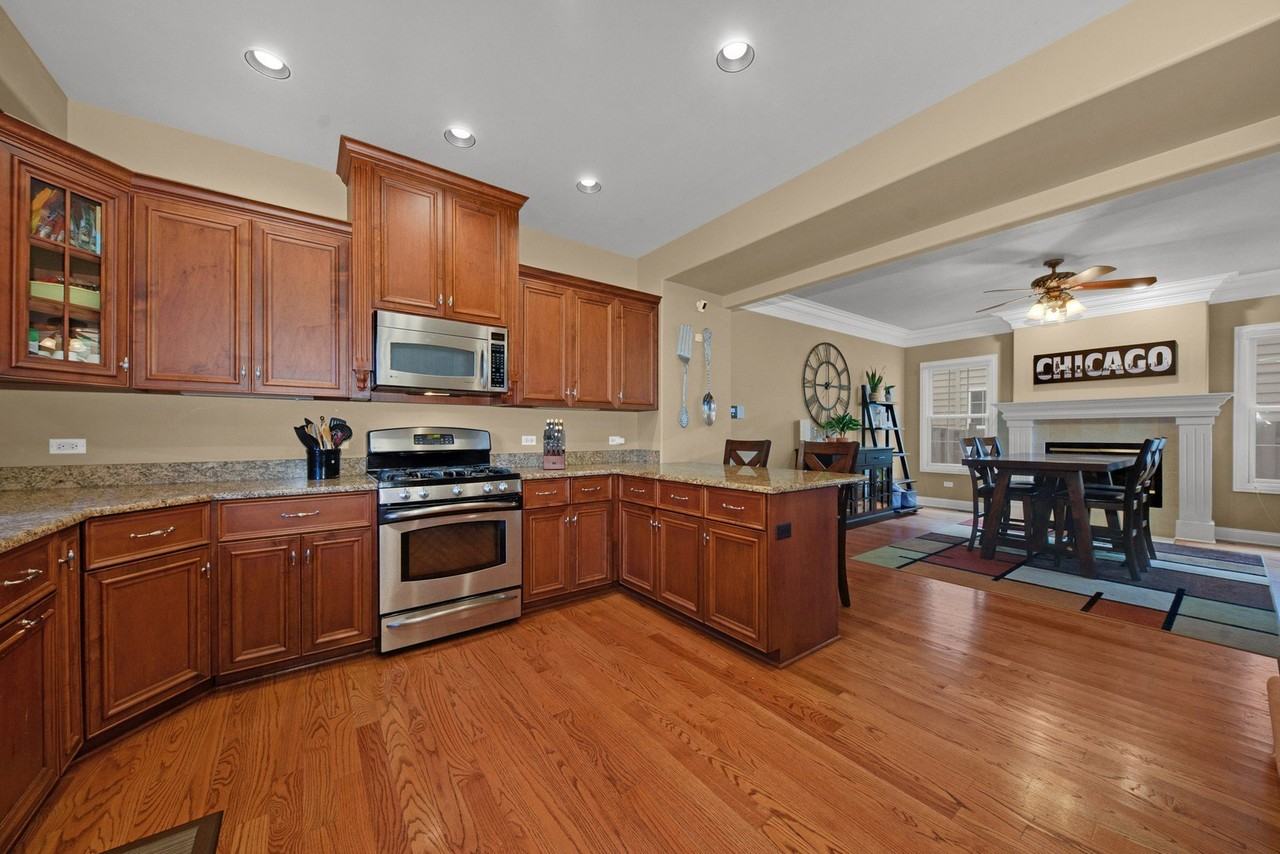 844 N Ellsworth St - Photo 3 of 35