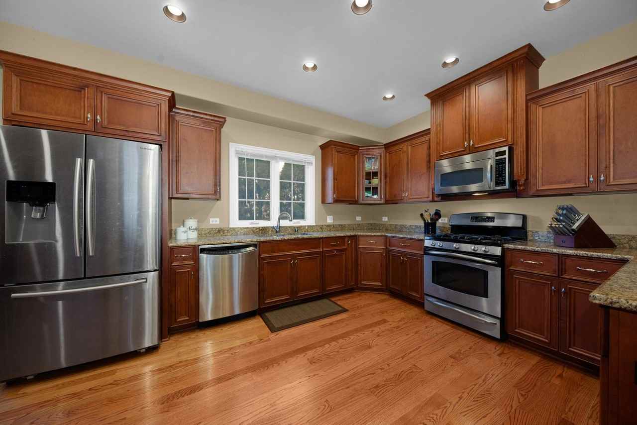 844 N Ellsworth St - Photo 4 of 35