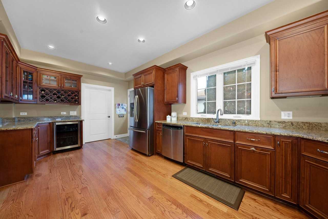 844 N Ellsworth St - Photo 5 of 35