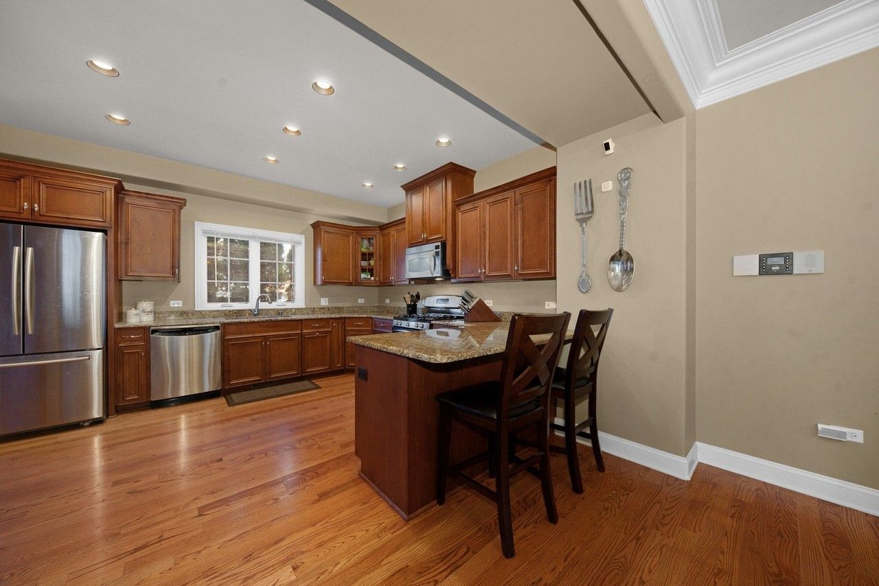 844 N Ellsworth St - Photo 6 of 35