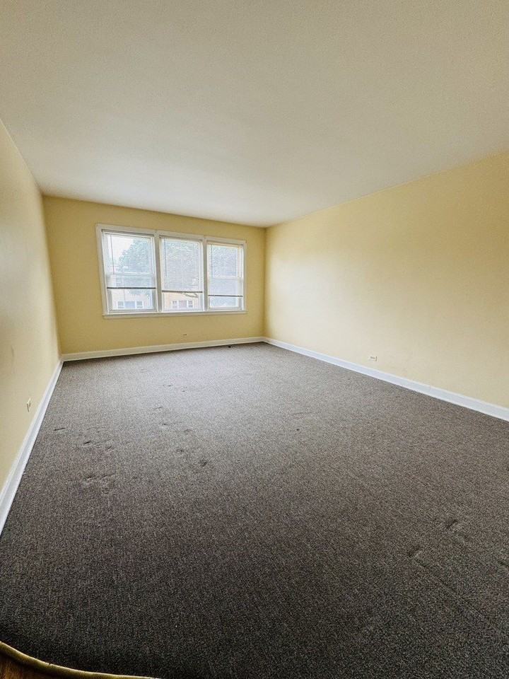 2626 W Balmoral Ave #201 - Photo 2 of 13