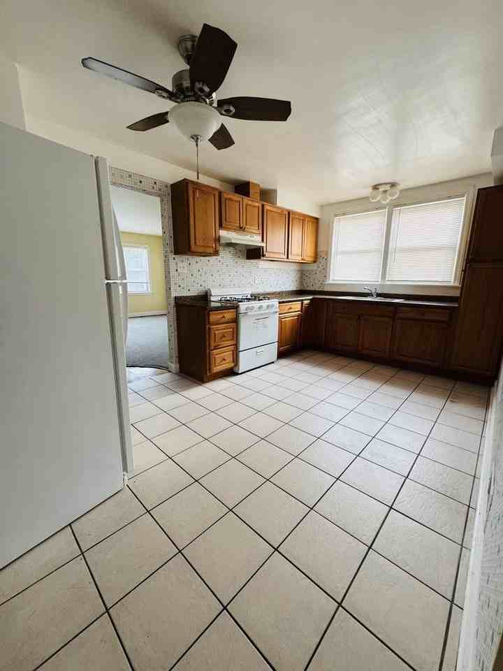 2626 W Balmoral Ave #201 - Photo 5 of 13