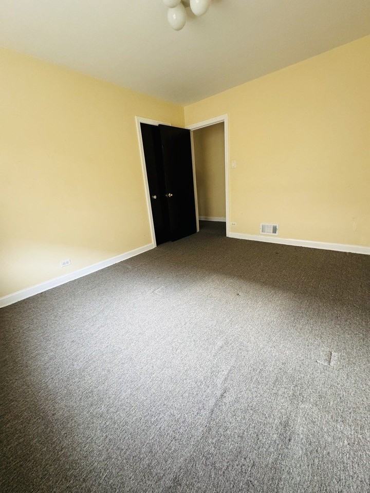 2626 W Balmoral Ave #201 - Photo 7 of 13