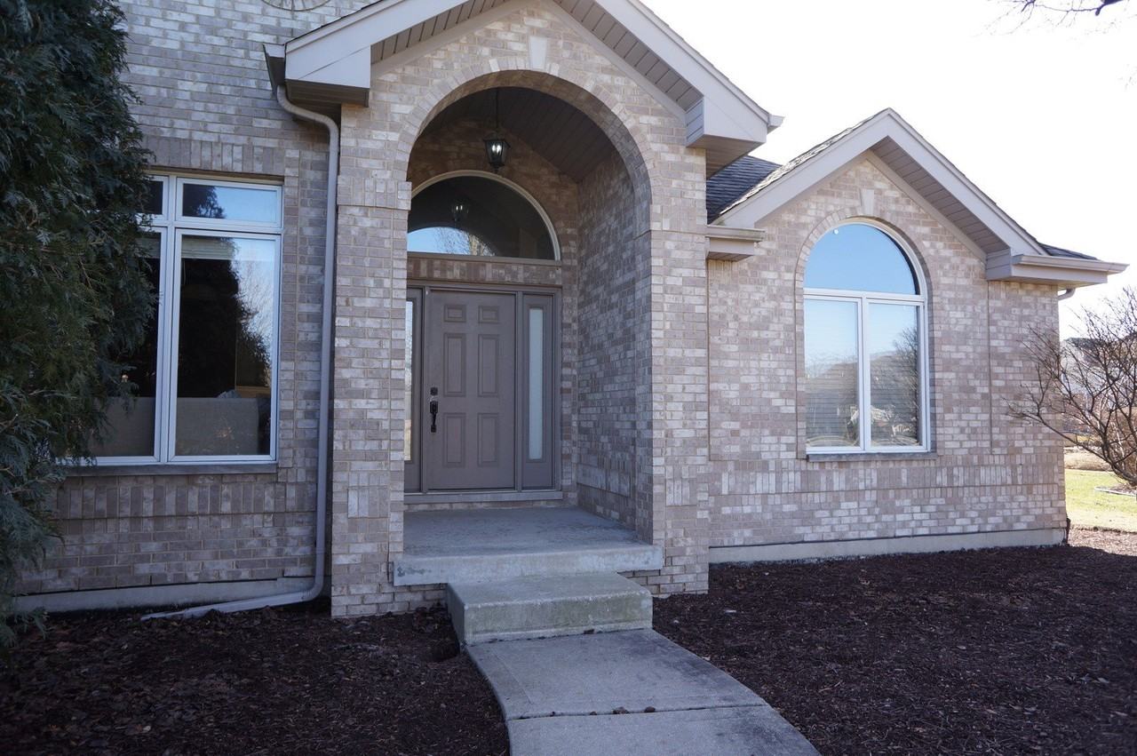 8566 Huckins Dr - Photo 2 of 27