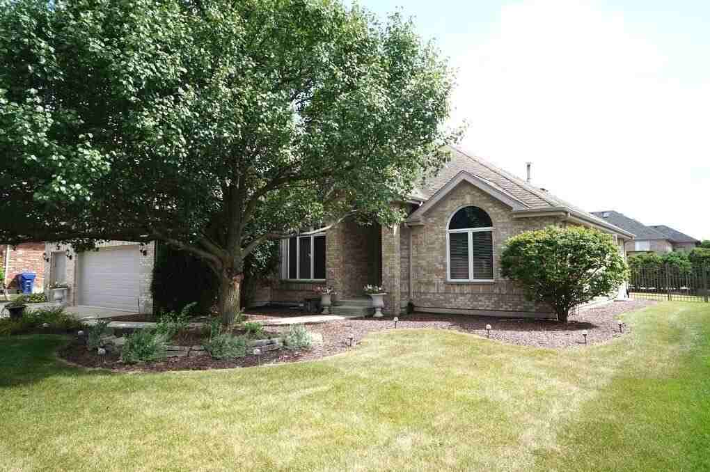 8566 Huckins Dr - Photo 3 of 27