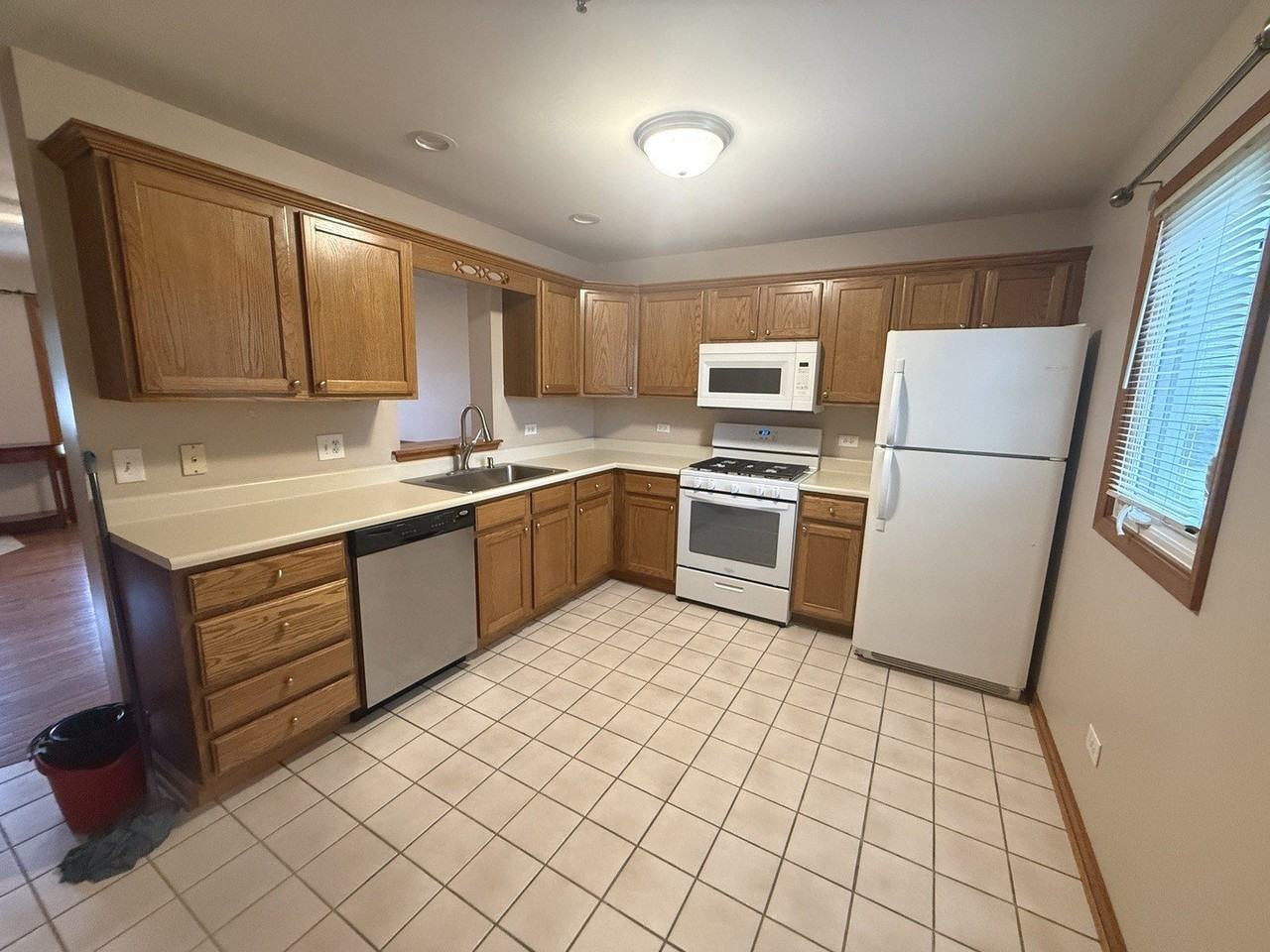 107 Colonial Pkwy #A - Photo 2 of 9