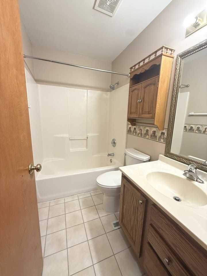 107 Colonial Pkwy #A - Photo 6 of 9