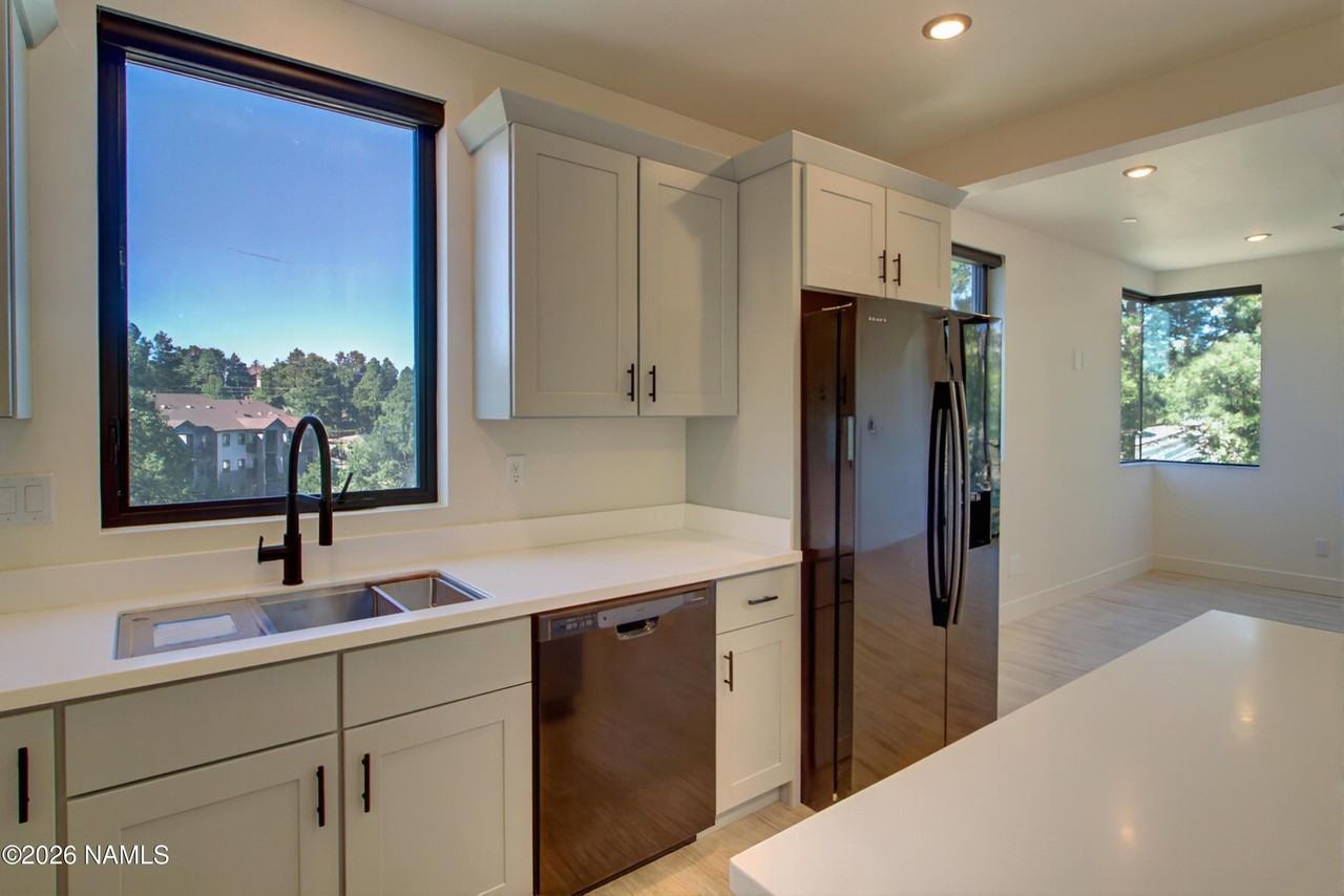 1246 E Jen Dr #102 - Photo 3 of 27