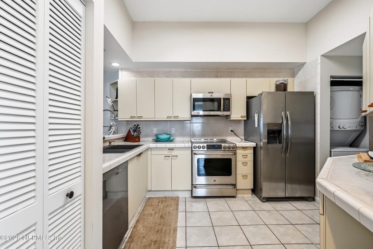 75 Comares Ave #3A - Photo 5 of 39