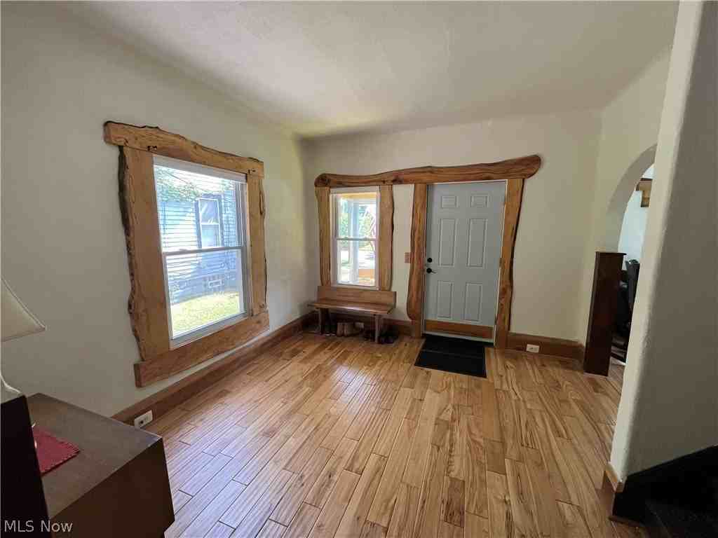 6914 Wakefield Ave - Photo 2 of 19